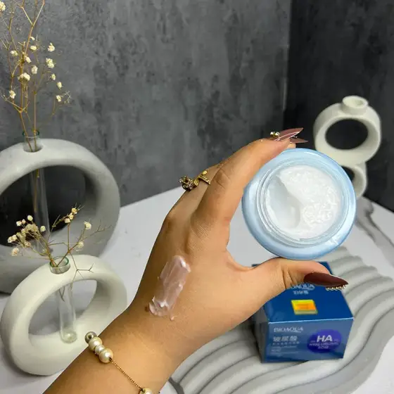 کرم آبرسان هیالورونیک اسید بیواکوا 50 گرم